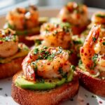 Knoblauchgarnelen-Crostini mit Avocado